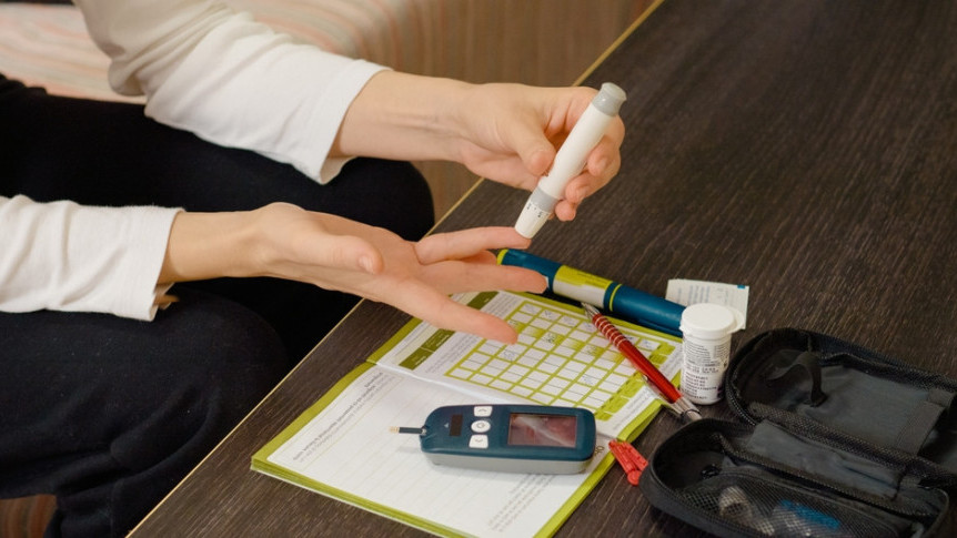 Personalised Diabetes Management: Finger-Prick Testing and Leveraging Post-Meal Readings to Guide Test Frequency