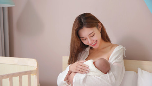 Thumbnail of Skin-to-Skin Contact & Breastfeeding